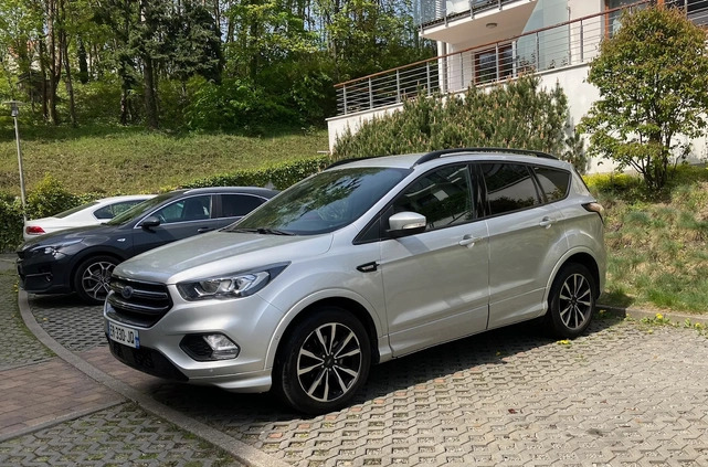 Ford Kuga cena 63000 przebieg: 105000, rok produkcji 2017 z Sopot małe 254